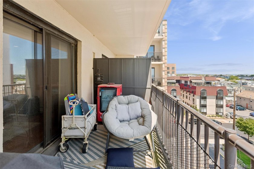 Welcome to oceanfront living at its finest! This beautifully - photo 25