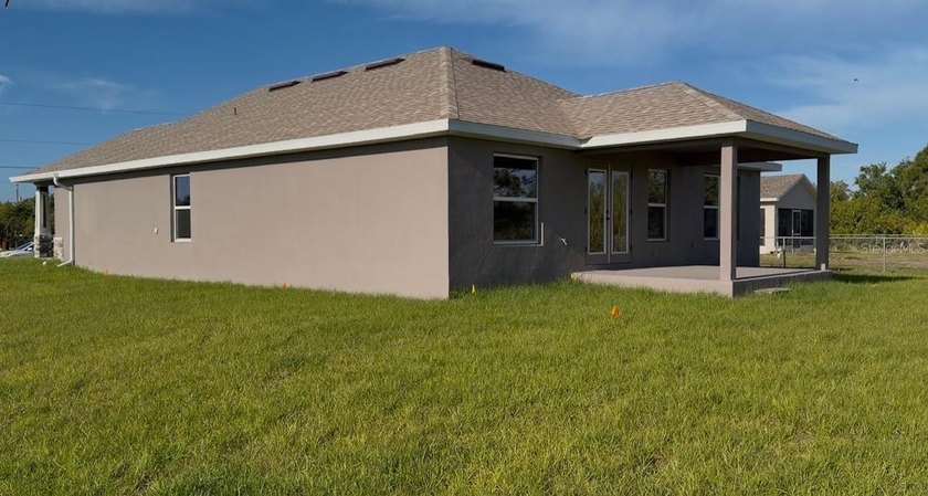 This Beautiful New 1512 Sqft 3 bed 2 bath with 2 Car Garage Home - photo 4