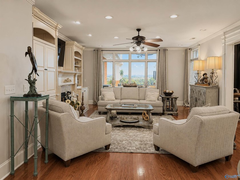 Elegantly appointed condo with breathtaking views of Pickwick - photo 8