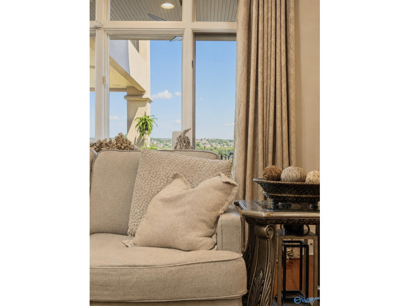 Elegantly appointed condo with breathtaking views of Pickwick - photo 10