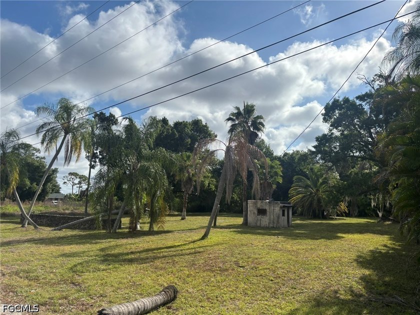 Great 2-acre property located in North Fort Myers. Property had - photo 3