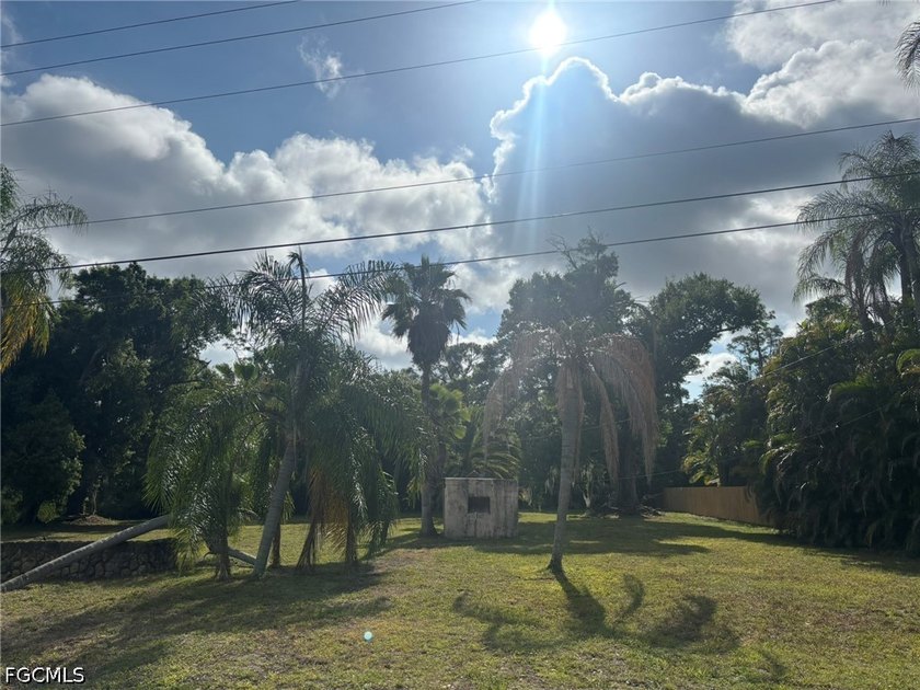 Great 2-acre property located in North Fort Myers. Property had - photo 8