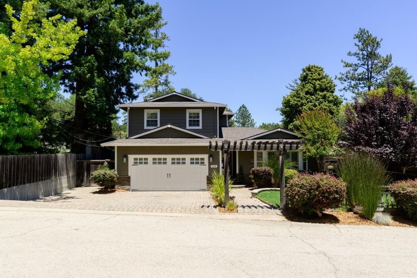 Absolutely spectacular Craftsman-style home on a quiet lane in - photo 12