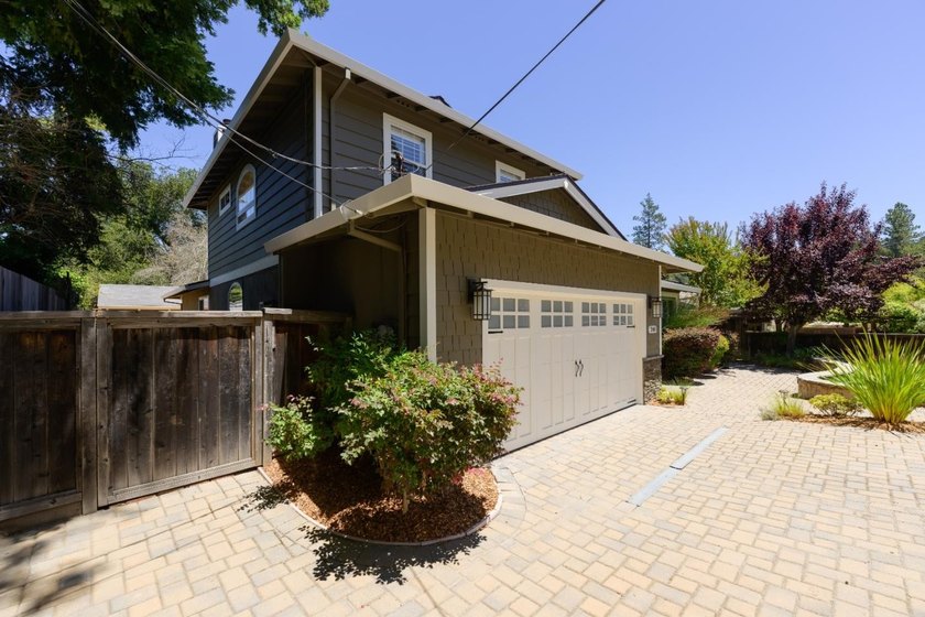 Absolutely spectacular Craftsman-style home on a quiet lane in - photo 16