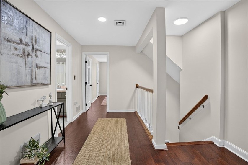 Beautifully maintained Colonial set on a manicured one-acre - photo 20