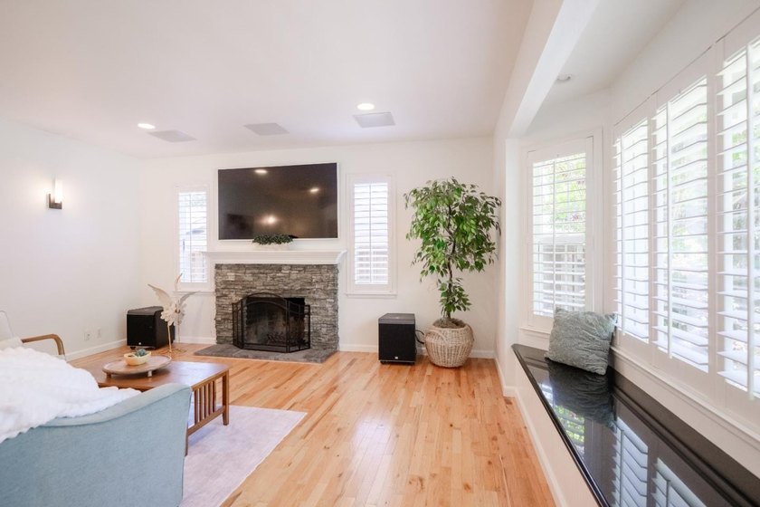 Absolutely spectacular Craftsman-style home on a quiet lane in - photo 23