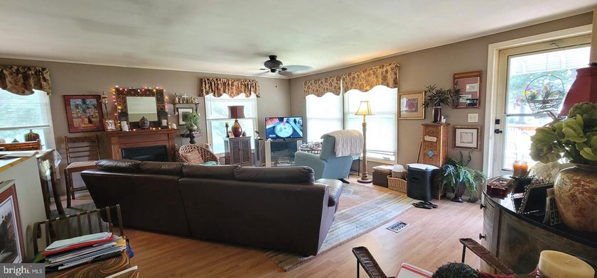 Welcome to Cranberry Run's 55+ Adult Community! This spacious 1 - photo 5