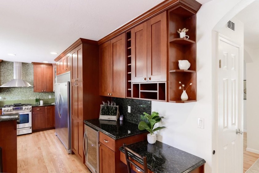 Absolutely spectacular Craftsman-style home on a quiet lane in - photo 28