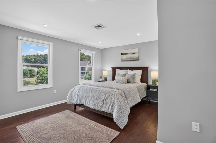 Beautifully maintained Colonial set on a manicured one-acre - photo 28