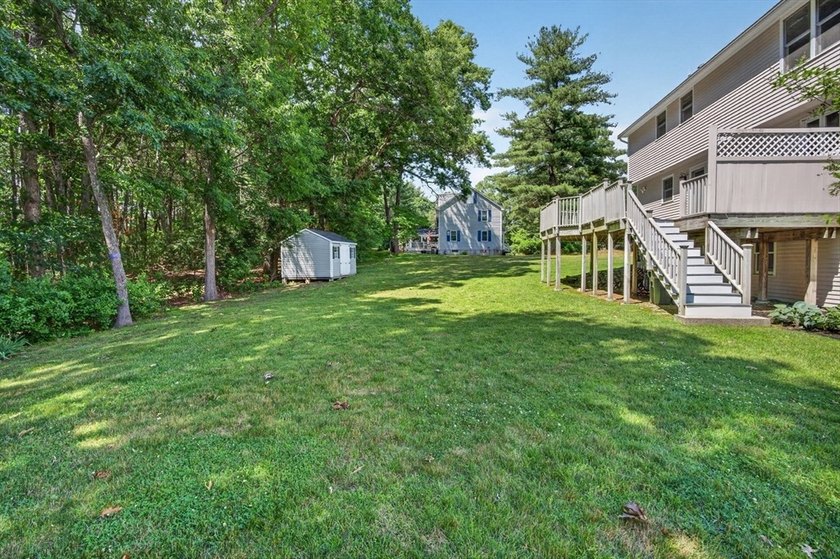 Beautifully maintained Colonial set on a manicured one-acre - photo 38
