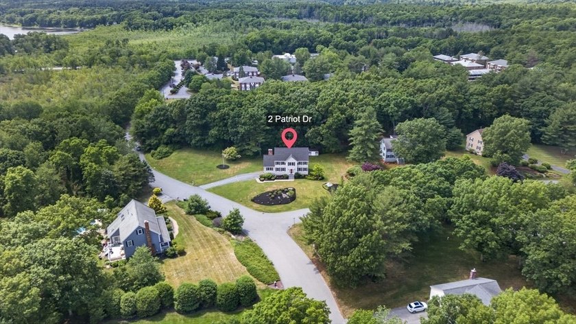 Beautifully maintained Colonial set on a manicured one-acre - photo 42