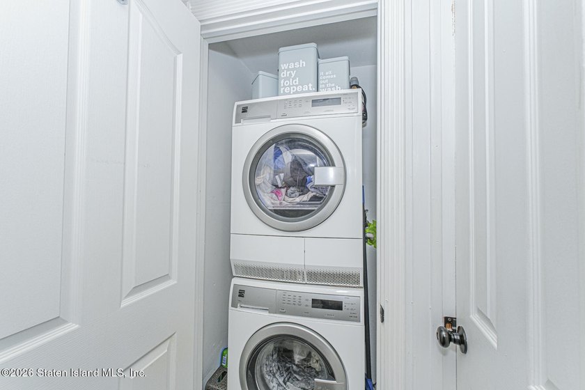 MOVE RIGHT INTO THIS BEAUTIFUL 2-3 BEDROOM SPACIOUS CONDO. OPEN - photo 12