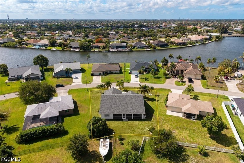 CENTRAL SE CAPE CORAL HOME WITH NEWER ROOF, NO FLOOD ZONE &amp; ROOM - photo 3