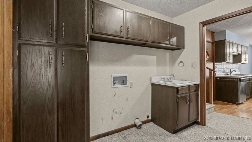 You read that right-a lake home on Horseshoe Bend with a garage - photo 14