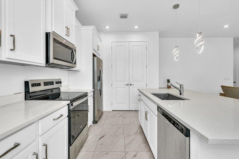 Immediate Occupancy. Built in 2025. Seller relocation forces - photo 6