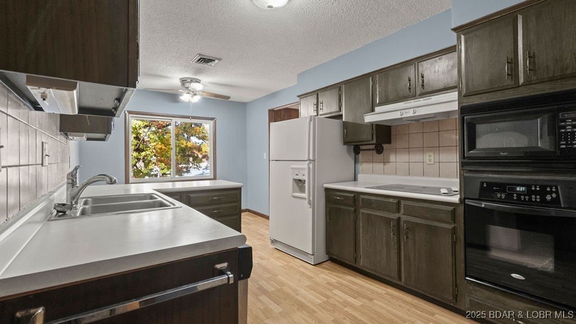 You read that right-a lake home on Horseshoe Bend with a garage - photo 20