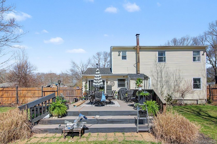 Welcome to 64 Sweetbriar Dr in Mastic - a spacious 6-bedroom - photo 21