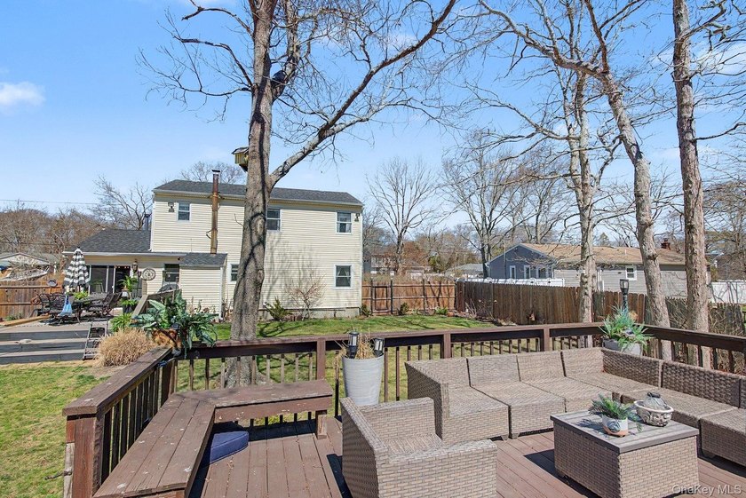 Welcome to 64 Sweetbriar Dr in Mastic - a spacious 6-bedroom - photo 23