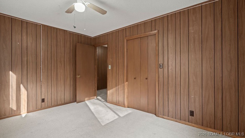 You read that right-a lake home on Horseshoe Bend with a garage - photo 27