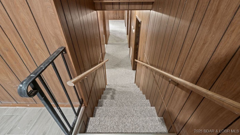 You read that right-a lake home on Horseshoe Bend with a garage - photo 33