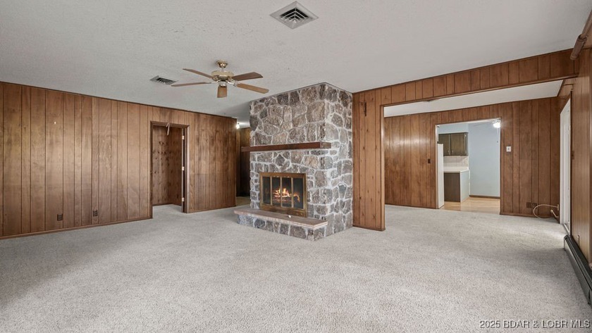 You read that right-a lake home on Horseshoe Bend with a garage - photo 41