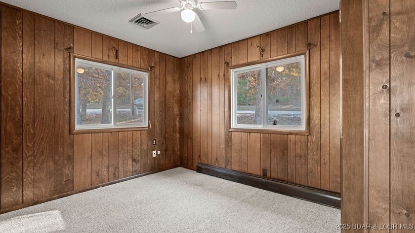 You read that right-a lake home on Horseshoe Bend with a garage - photo 42