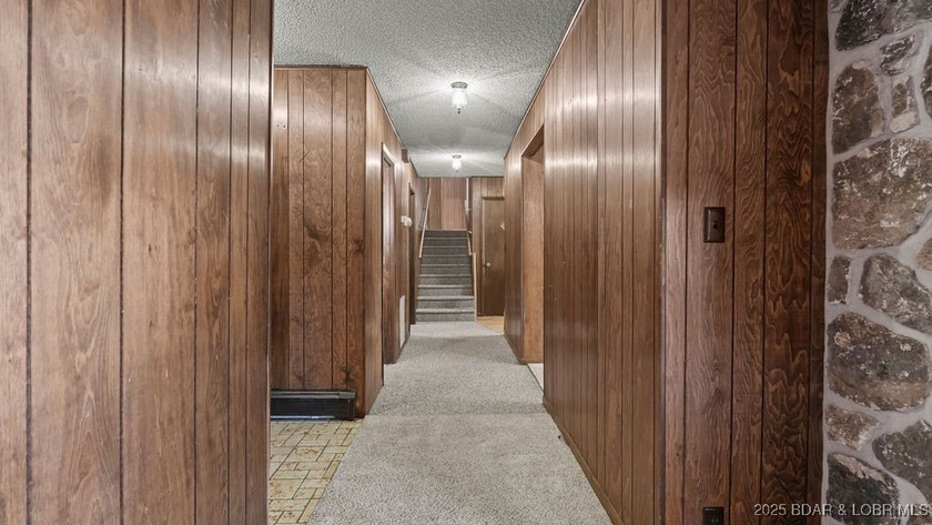 You read that right-a lake home on Horseshoe Bend with a garage - photo 44