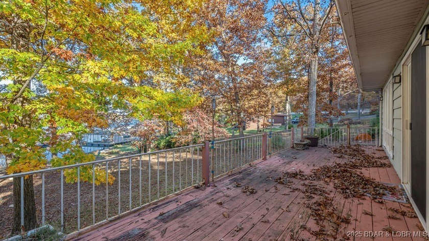 You read that right-a lake home on Horseshoe Bend with a garage - photo 46