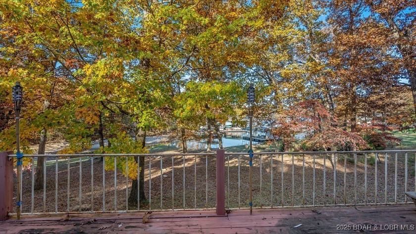 You read that right-a lake home on Horseshoe Bend with a garage - photo 48
