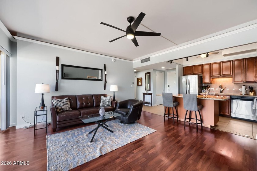 Welcome to Landmark Towers, one of Central Phoenix's most - photo 3