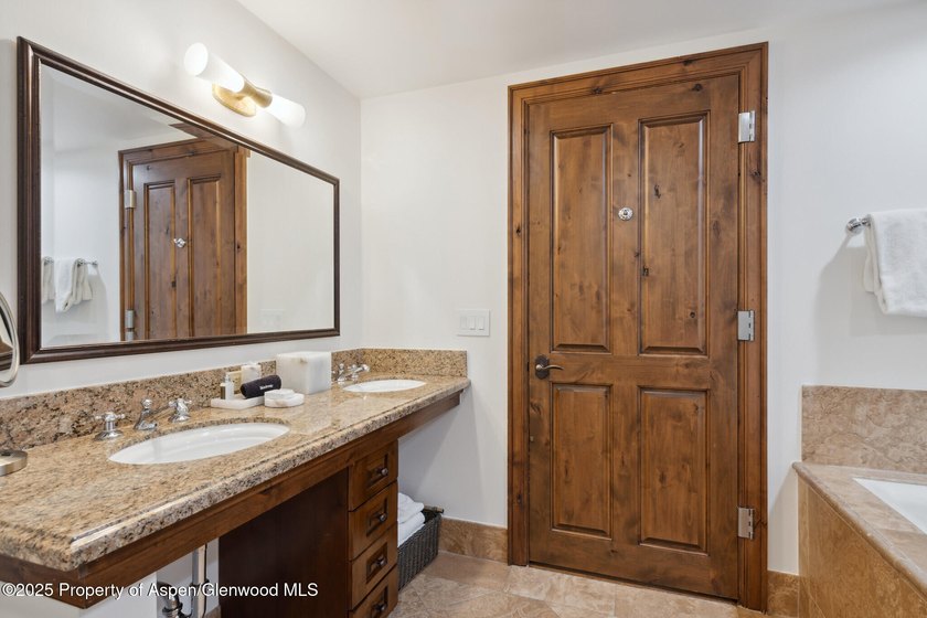 2024 renovations completed (including new decor, furniture - photo 20