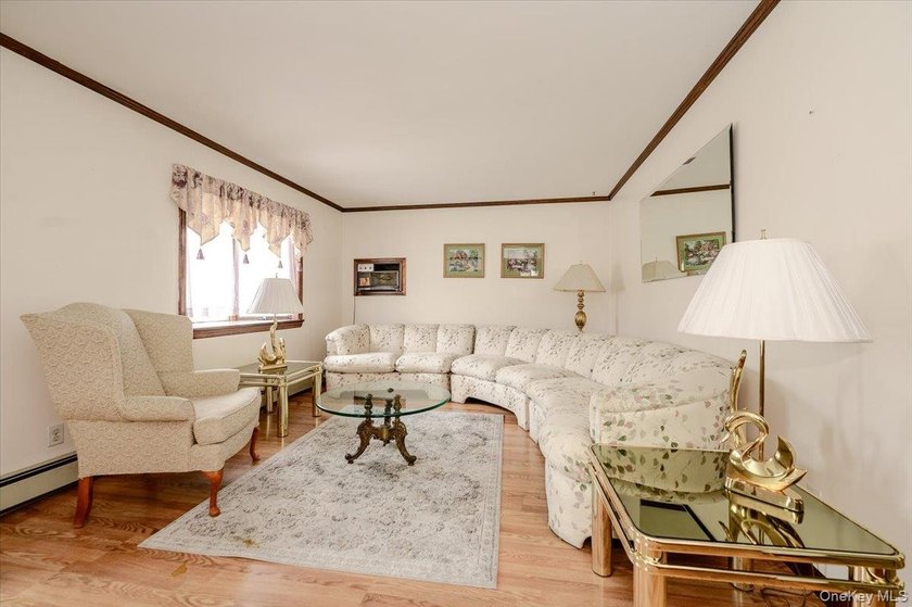 Welcome to 1815 Meadowbrook Road, Merrick, NY! This lovely cape - photo 3
