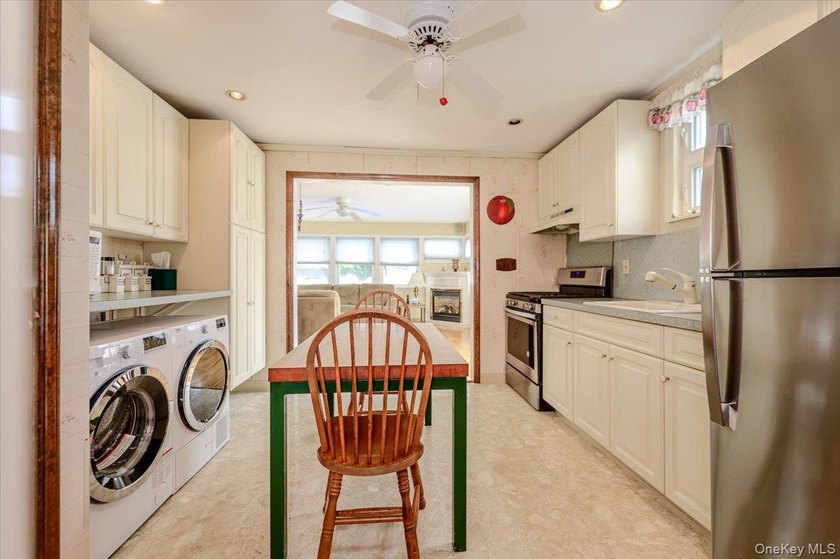 Welcome to 1815 Meadowbrook Road, Merrick, NY! This lovely cape - photo 8
