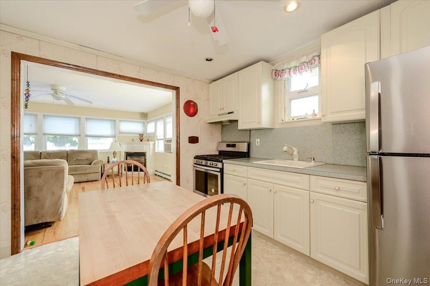 Welcome to 1815 Meadowbrook Road, Merrick, NY! This lovely cape - photo 9