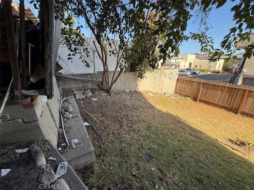 561 W 3rd St - photo 11