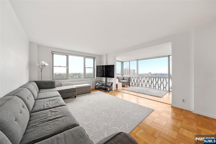 2100 Linwood Ave 19V - photo 3