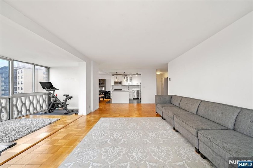 2100 Linwood Ave 19V - photo 5
