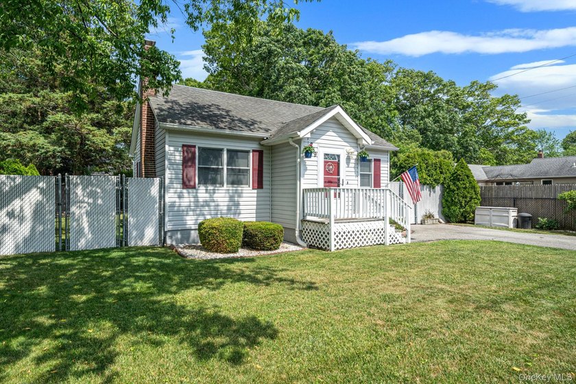 Welcome to this charming, well-maintained 2-bedroom, 1-bath - photo 3