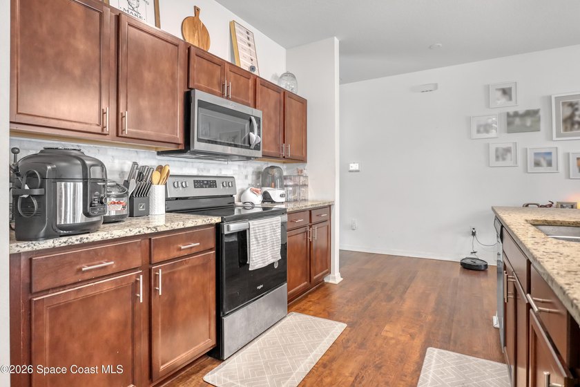 Better than new! This one checks every box--upgraded, move-in - photo 14