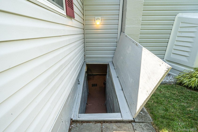 Welcome to this charming, well-maintained 2-bedroom, 1-bath - photo 6