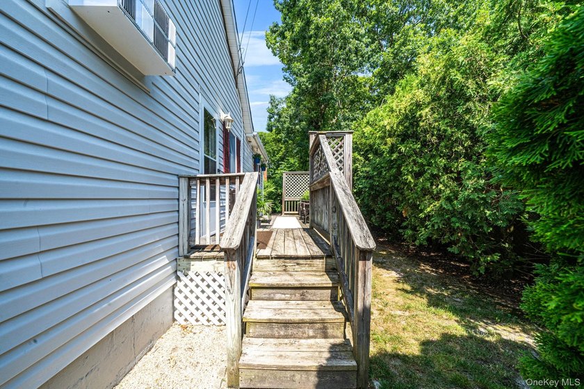 Welcome to this charming, well-maintained 2-bedroom, 1-bath - photo 9