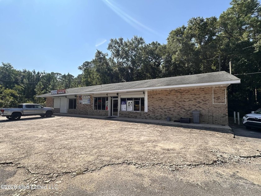 Outstanding opportunity to own a 3,362 SqFt restaurant/ - photo 2