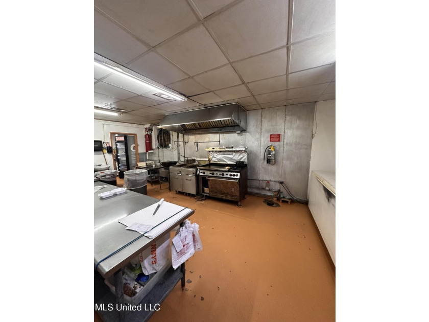 Outstanding opportunity to own a 3,362 SqFt restaurant/ - photo 4