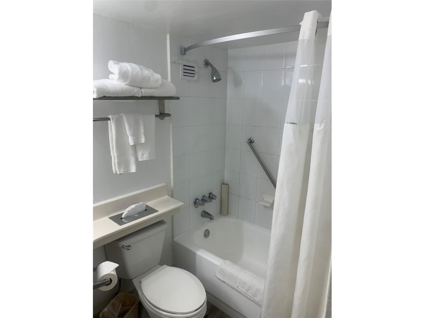 Welcome to this waterfront condominium at The Aventura Beach - photo 11