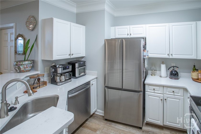 Beautiful condo centrally located on Whitemarsh Island at the - photo 12