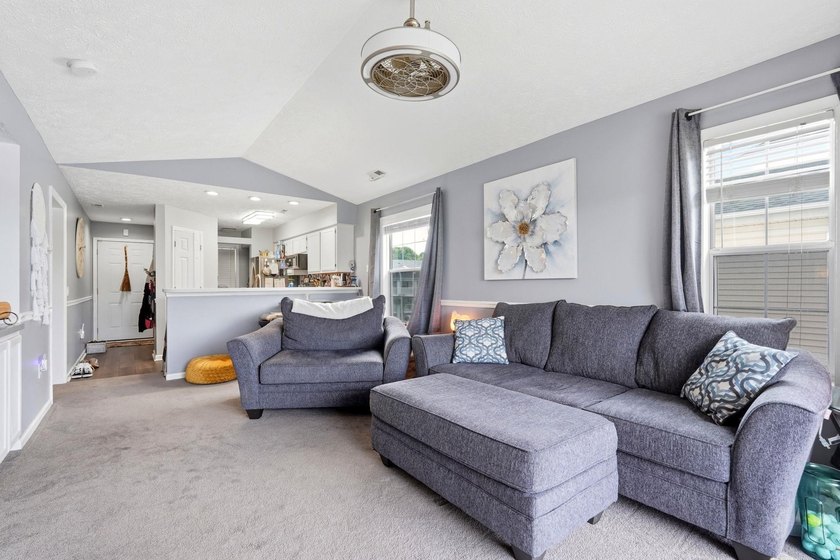 End-unit, top-floor two-bedroom, two-bathroom condo with a split - photo 15