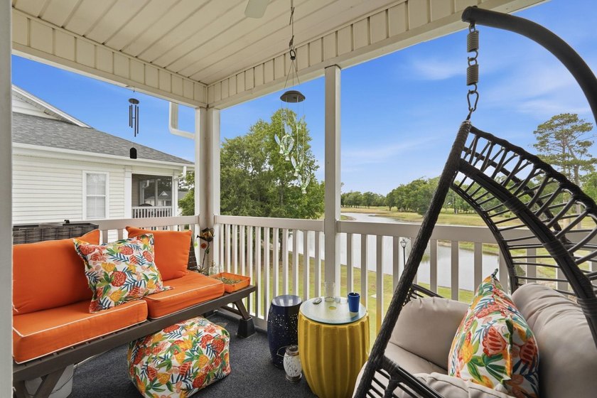 End-unit, top-floor two-bedroom, two-bathroom condo with a split - photo 21
