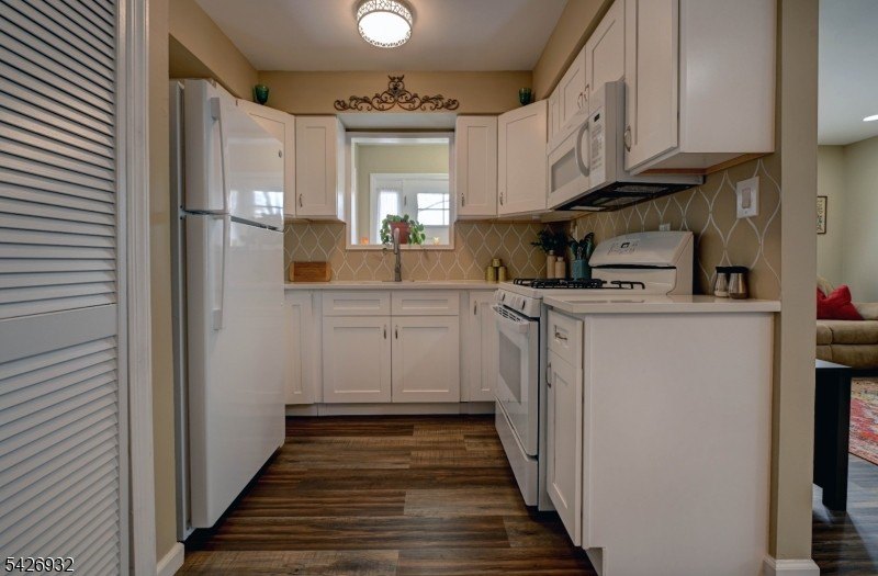 Step into easy living at 123 Columbine Circle, a beautifully - photo 5