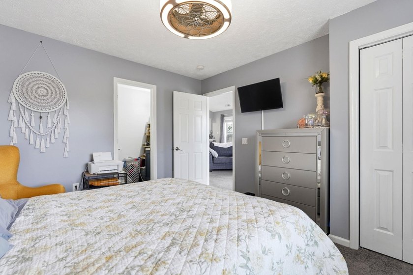 End-unit, top-floor two-bedroom, two-bathroom condo with a split - photo 26