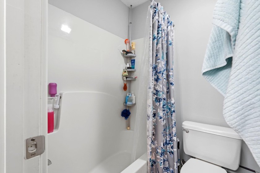 End-unit, top-floor two-bedroom, two-bathroom condo with a split - photo 28